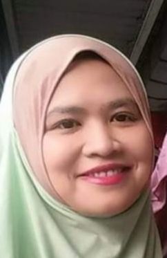 Rosmiza Binti Razak, 39, smiles. he is wearing a green headscarf and pink lipstick.